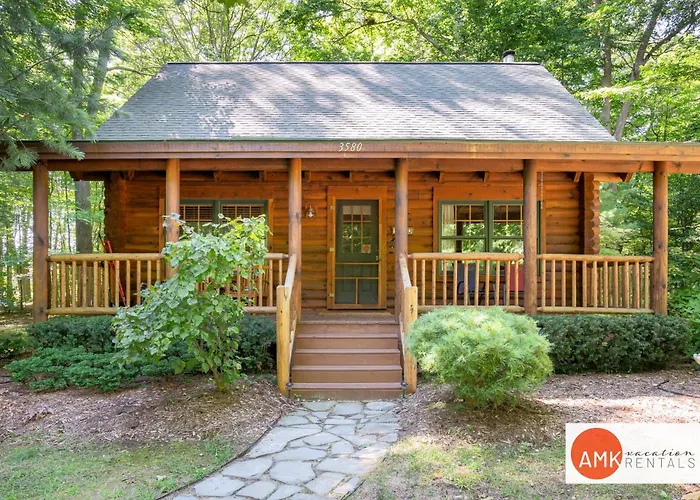 Wonderful Log Cabin Near Private Beach And Lake Access