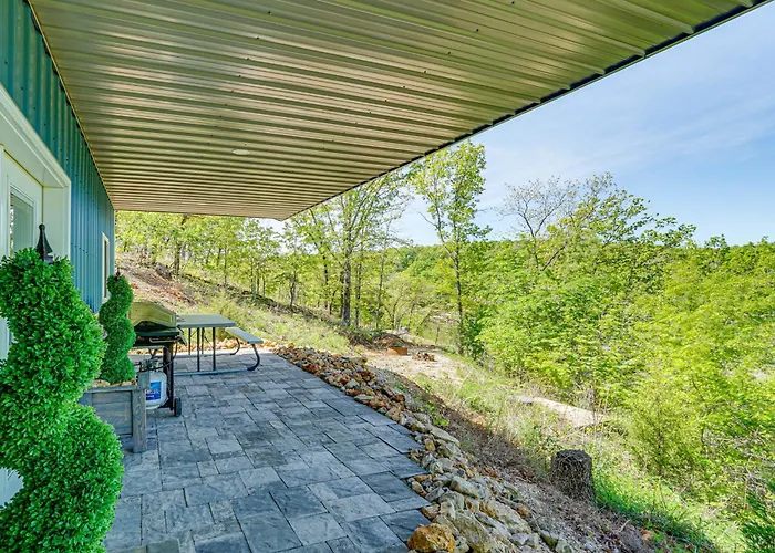 Lake Views, Fire Pit! 'Blue Cabin' Ozarks Getaway