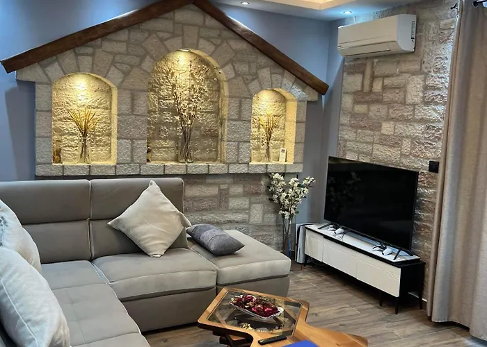 Ora House