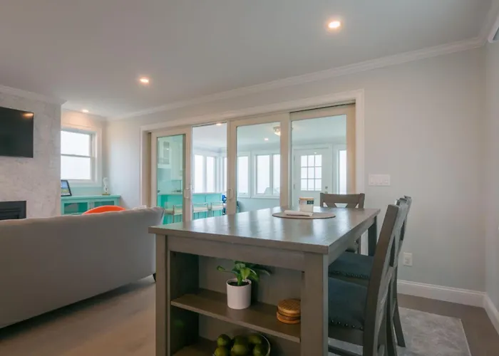 The Perfect Cape Walk-To-Beach Getaway