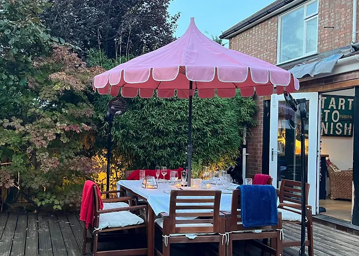 Modern, Independent Gr Floor 1 Bed, Bathroom, Shared Garden, Private Entry With Free Parking