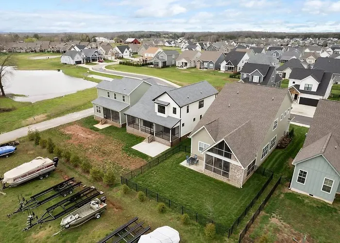 Lakeside Retreat Marina/Pool, Golf Cart, Game Room