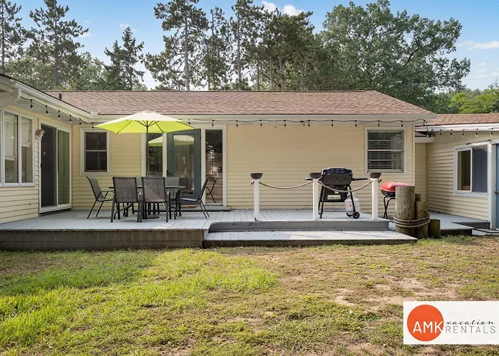 Leisure Cottage - Minutes From The Beach
