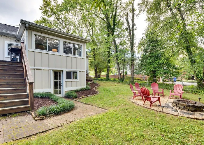 Hendersonville Haven W/ Fire Pit, Grill, Deck!