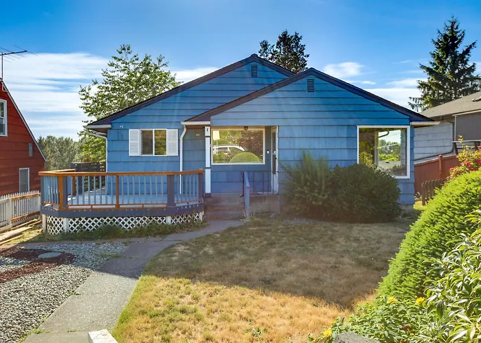 Updated Tacoma Home W/ Fire Pit!