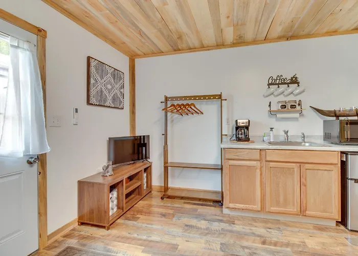 Cozy Norfork Cabin: Fishing, Kayaking & More!