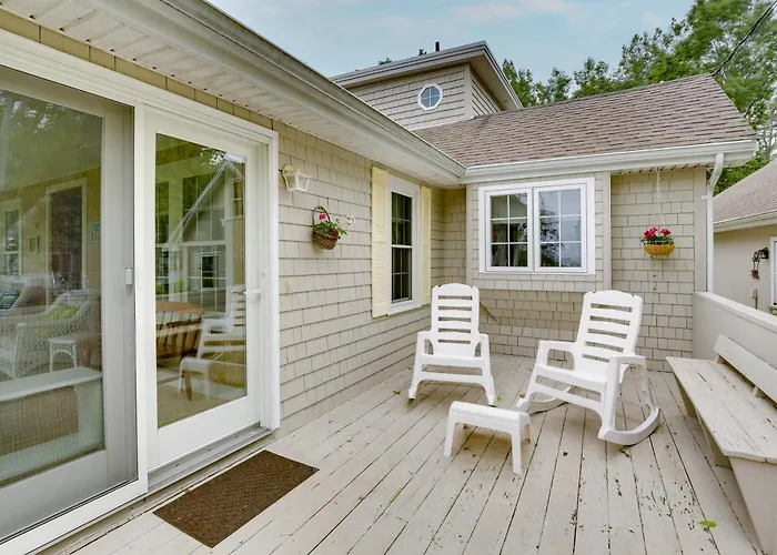 Kennebunkport Getaway W/ Grill: Walk To Beach!