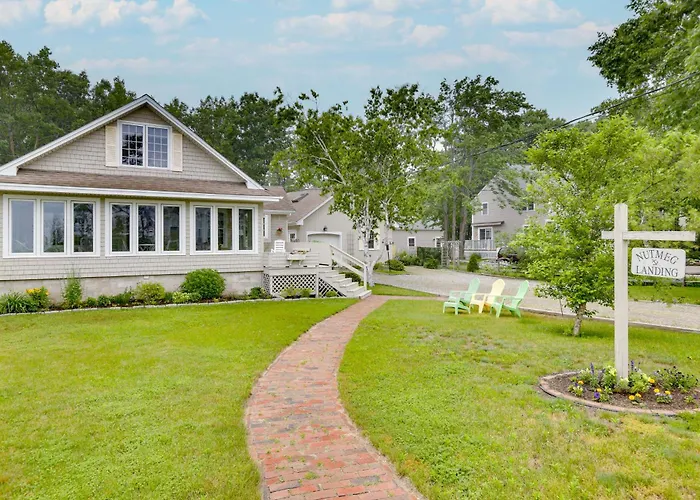 Kennebunkport Getaway W/ Grill: Walk To Beach!