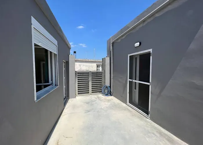 Modern Stylist House For Friends