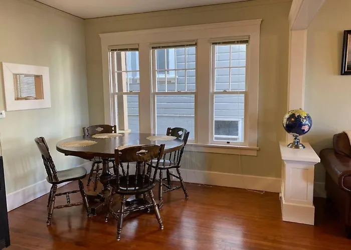 Historic Downtown Flat, # 1