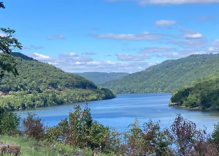 Gorgeous Cabin Stay Near I-77, Views, Antiques, Wi-Fi, Wonderful Experience For 2!