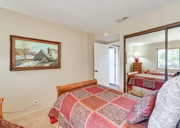 1 Mi To Lake Tahoe: Home W/ Hot Tub & Decks
