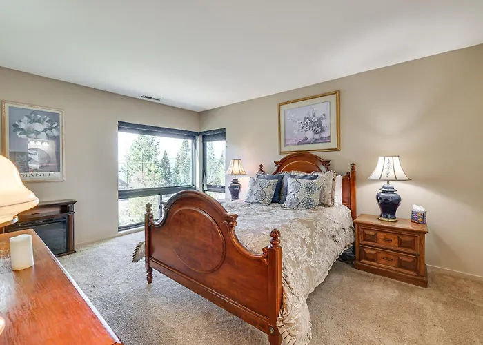 1 Mi To Lake Tahoe: Home W/ Hot Tub & Decks
