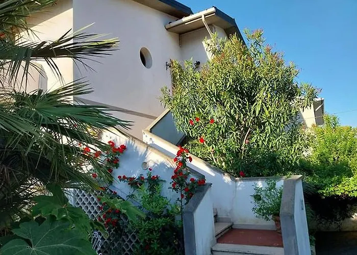 Appartamento Uso Esclusivo Con Giardino, Posto Auto, Barbecue E Aria Condizionata