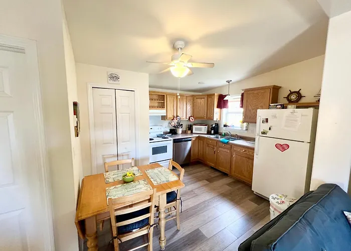 Cozy Fall Cottage With Hot Tub On Private Resort Close To The Beach!