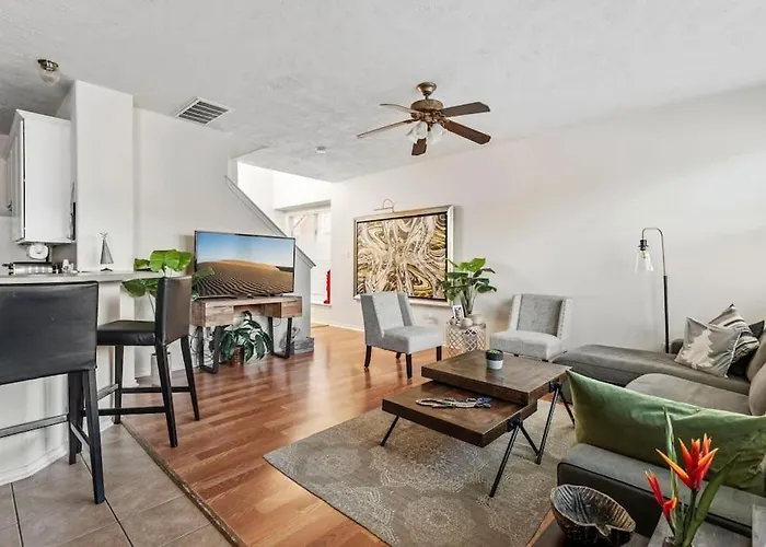 Amazing House In Woodlands Fully Equipped For 6