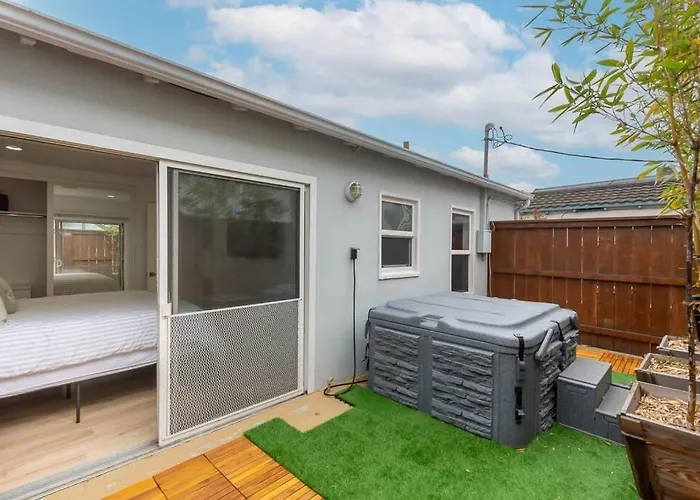 Beach House In The Heart Of Pb