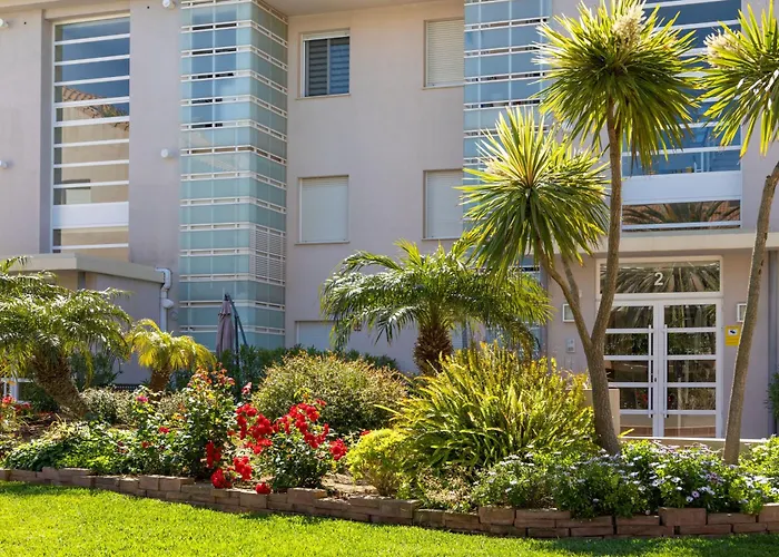 Golden Gardens, Ground Floor Apartment With Large Terrace, Smart Tv, Fibre Internet, Parking