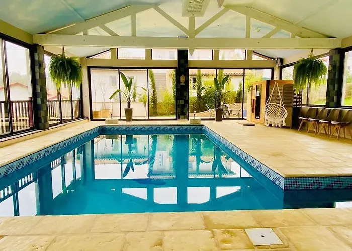Maison Avec Piscine Interieure Chauffee A 10Min De Biarritz