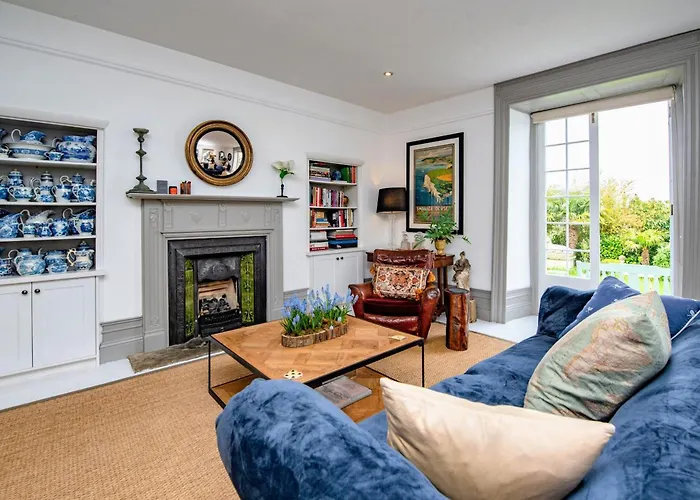 Magnificent Clarence Cottage!