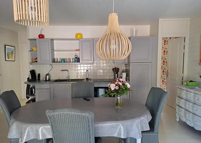 Chalet Californien Climatise 6 Personnes Dans Domaine Prive Avec Piscine
