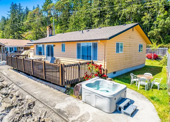 Waterfront Retreat, Relaxation, Fun In Hood Canal