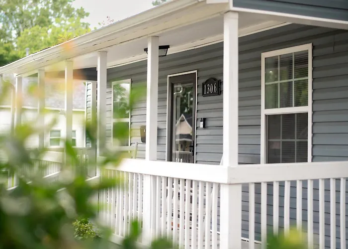 Bluewater Downtown Cottage