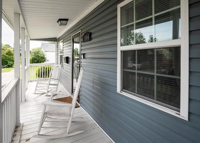 Bluewater Downtown Cottage