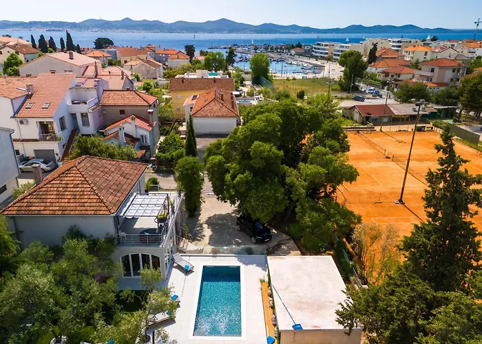Villa B&D Zadar For The Complete Pleasure Of Vacation !Heated! Private Pool! Green Oasis In The Center Of Zadar, 100M From The Sea