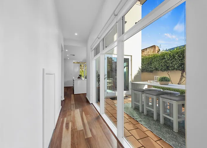 Stylish Home, Family - Walk To Pub,Cafes, 1Km Cbd!