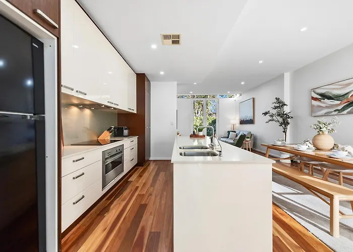 Stylish Home, Family - Walk To Pub,Cafes, 1Km Cbd!