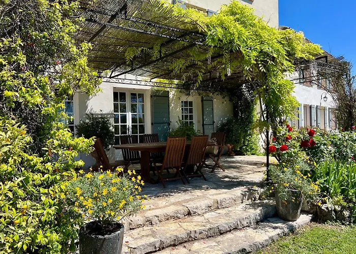 Olive Tree Garden Villa With Heated Swimming Pool And Jacuzzi