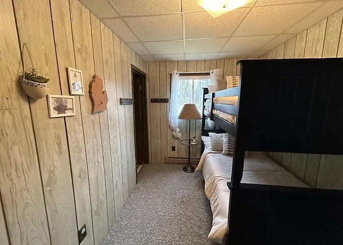 Lakeside Loft - Walk To Lighthouse County Park