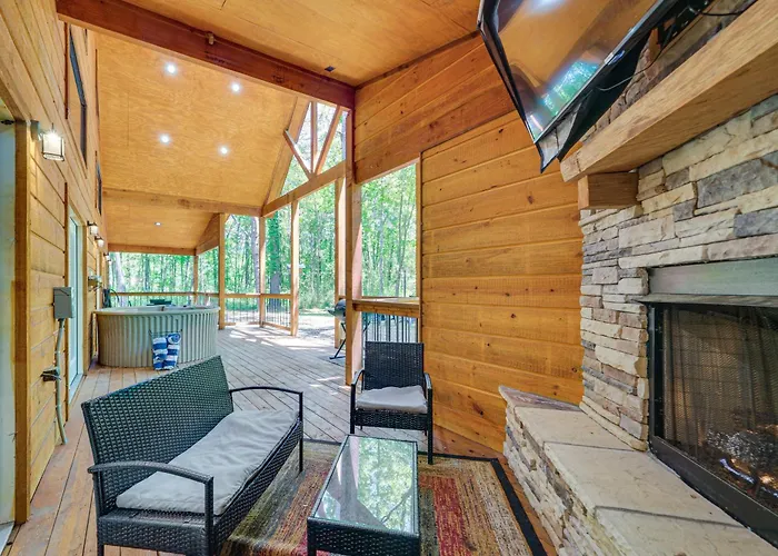 Private Hot Tub: Luxe Cabin In Broken Bow!