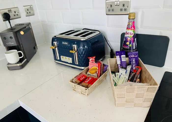 Award Winner Of 2026 &2025 Traveller & Best Guest Rated Apartment, Two Bedroom, #1 Leeds City Centres Most Central Location, Great 180 Degree Views,Balcony , Parking Onsite, Netflix & Wifi
