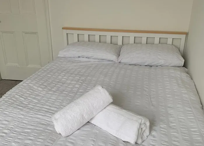 Iris Home In Southsea Free Street Parking And Pets Welcome