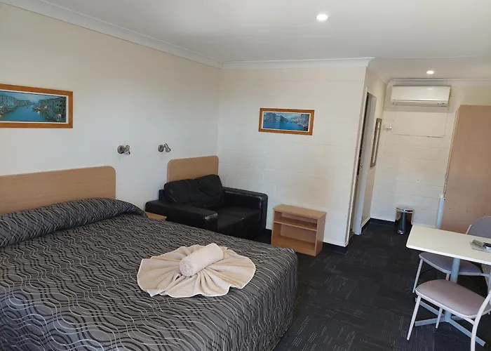 All Seasons Motor Lodge