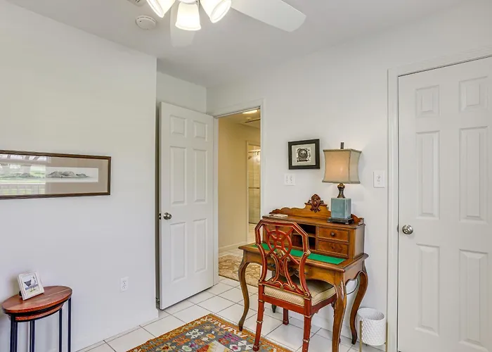 'The Palm' Bay St. Louis Home - Walk To Beach!