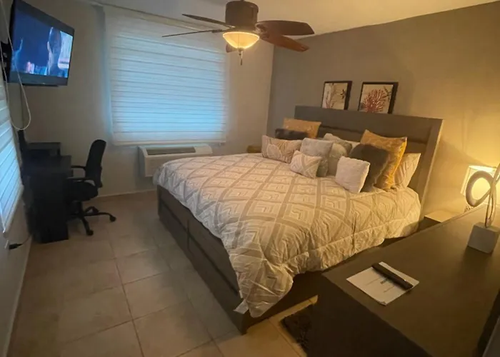 3 Bedroom Apt. Close To Main Beaches/ Attractions