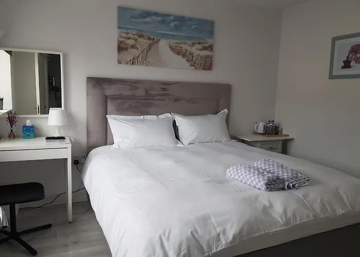 Barnoaks Room With Ensuite Bathroom - Homestay