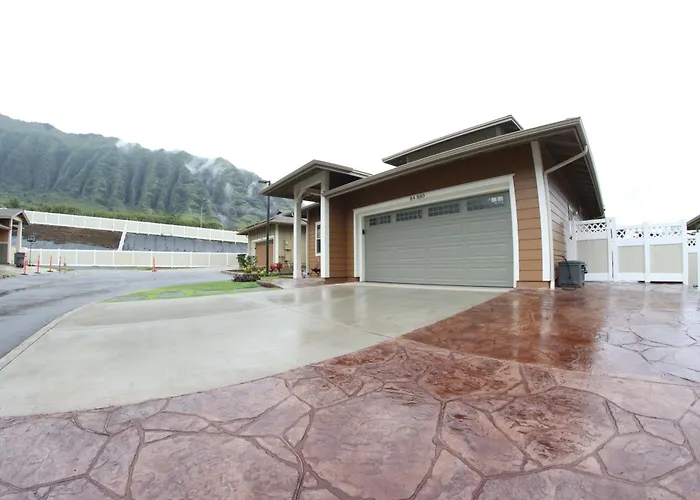 New 4 Bedroom Home With Ocean And Gorgeous Mountain Views In The Gated Community Of Mauna Olu
