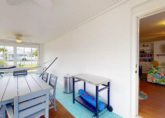 Lorraine'S Beach Cottage