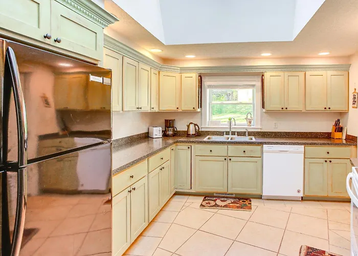 Relax Fireside! Frankfort Apt Near Dtwn & Beaches