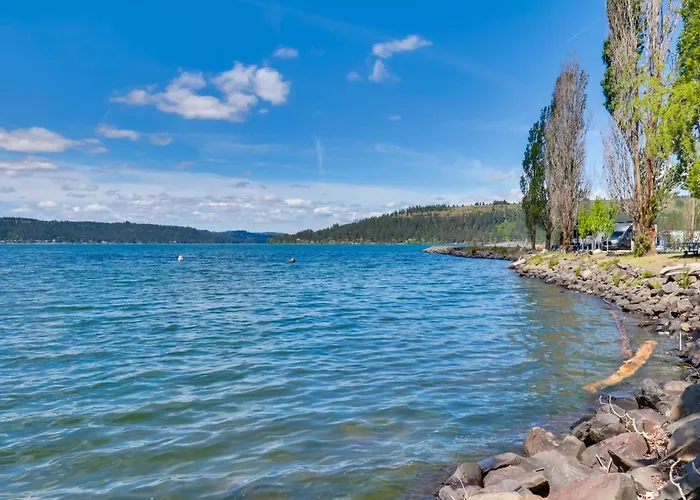 Harrison Home W/ Grill & Lake Views: Walk To Town!