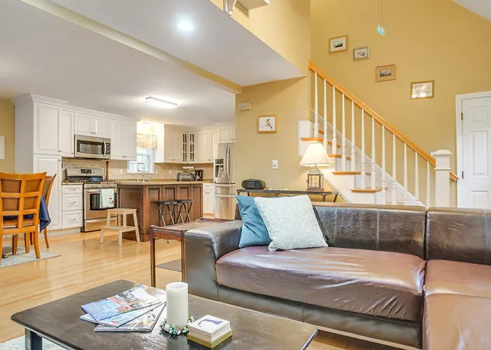 Beach And Lake Access: Family Getaway In Mashpee