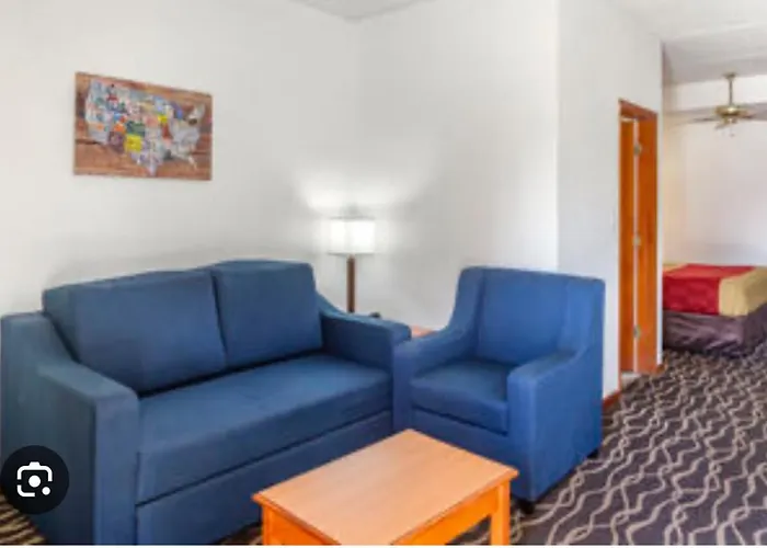 Econo Lodge Inn & Suites