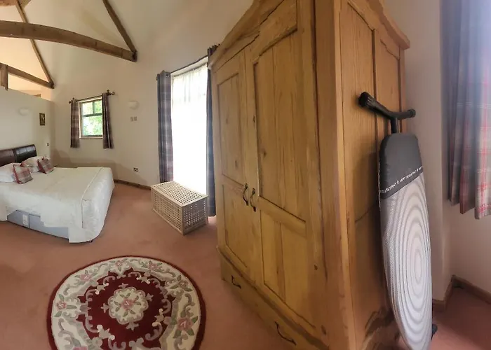 The Round House At Boningale Manor