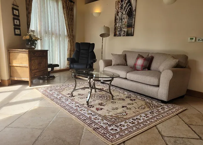 The Round House At Boningale Manor