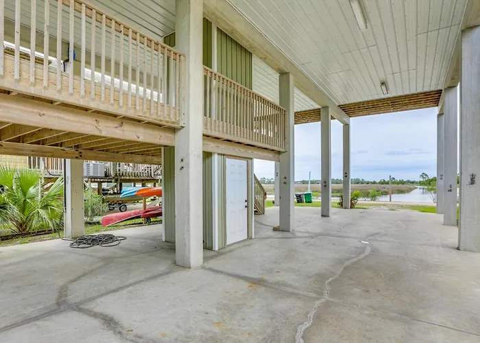 Family-Friendly Waterfront Oasis: 7 Miles To Beach