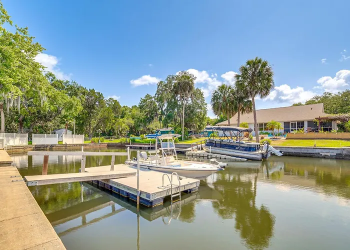 Dock, Kayaks & Bicycles: Crystal River Getaway!